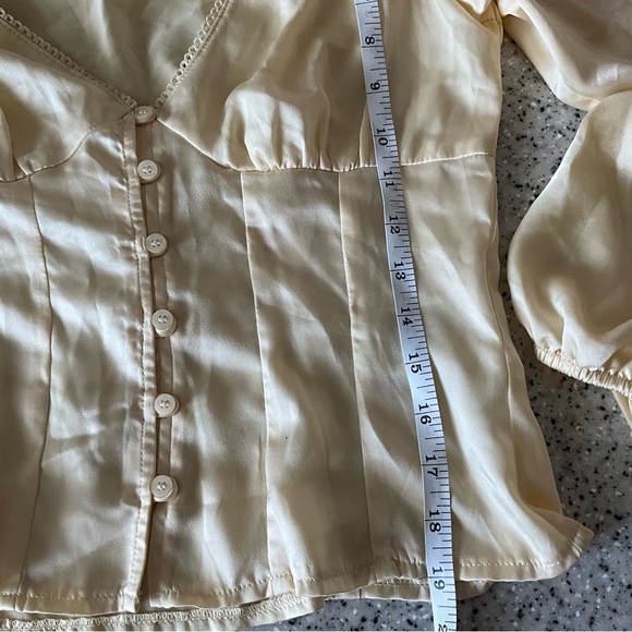 Divided Elegant Blouse Small Cream Fitted with Puff long Sleeves Vee neckline - Picture 7 of 9